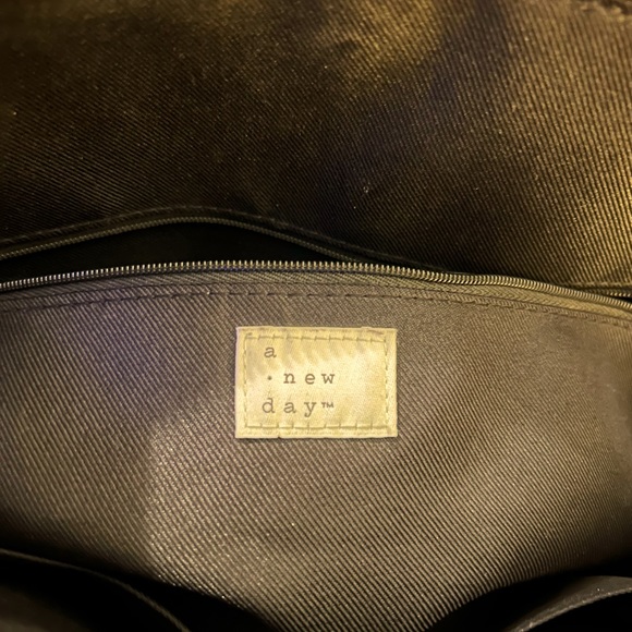 Target Fall Wrist Bag - Picture 3 of 5